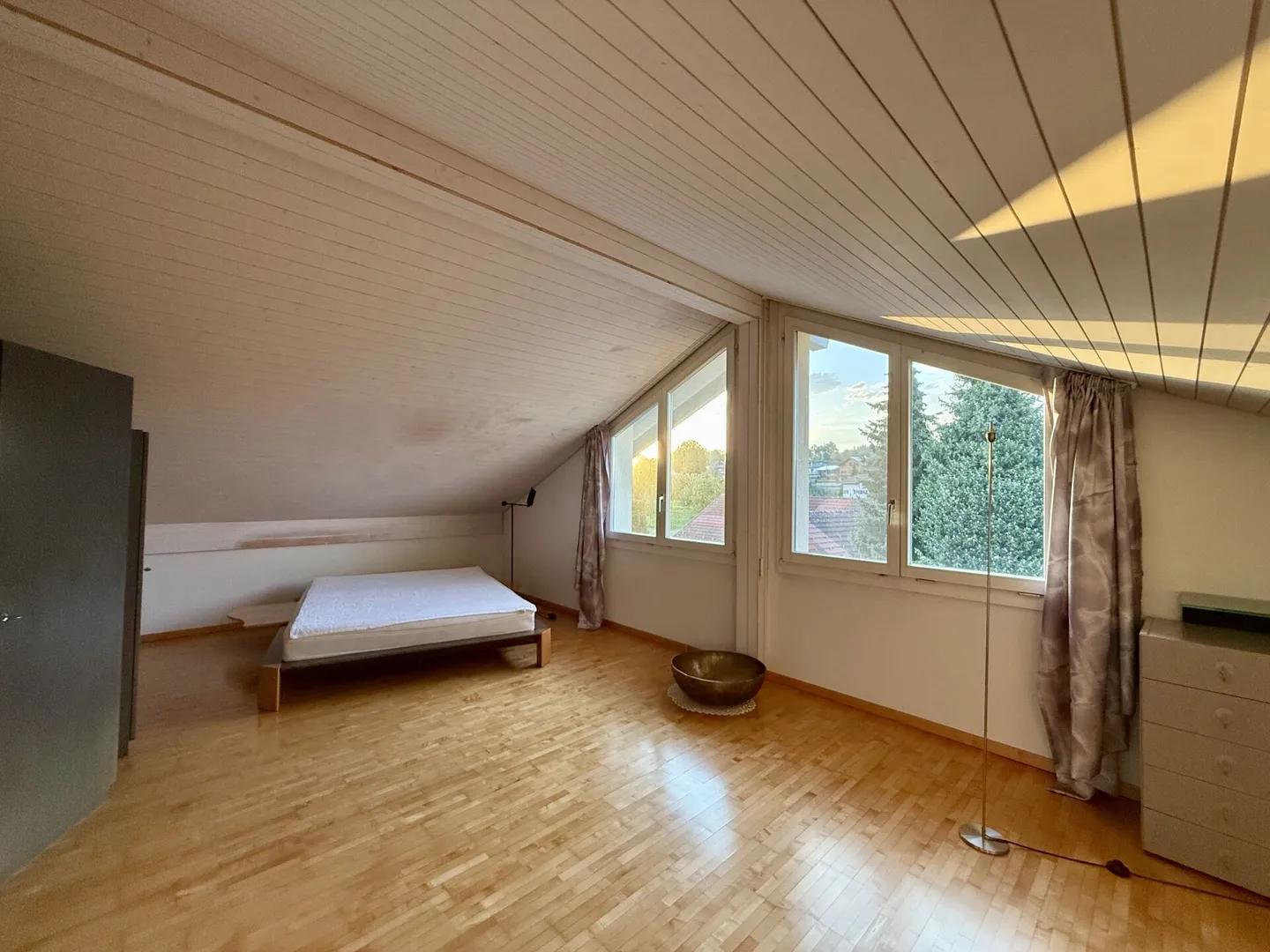 Spacious living with mountain view - 5.5-room maisonette in Römerswil - Photo 12 of 16