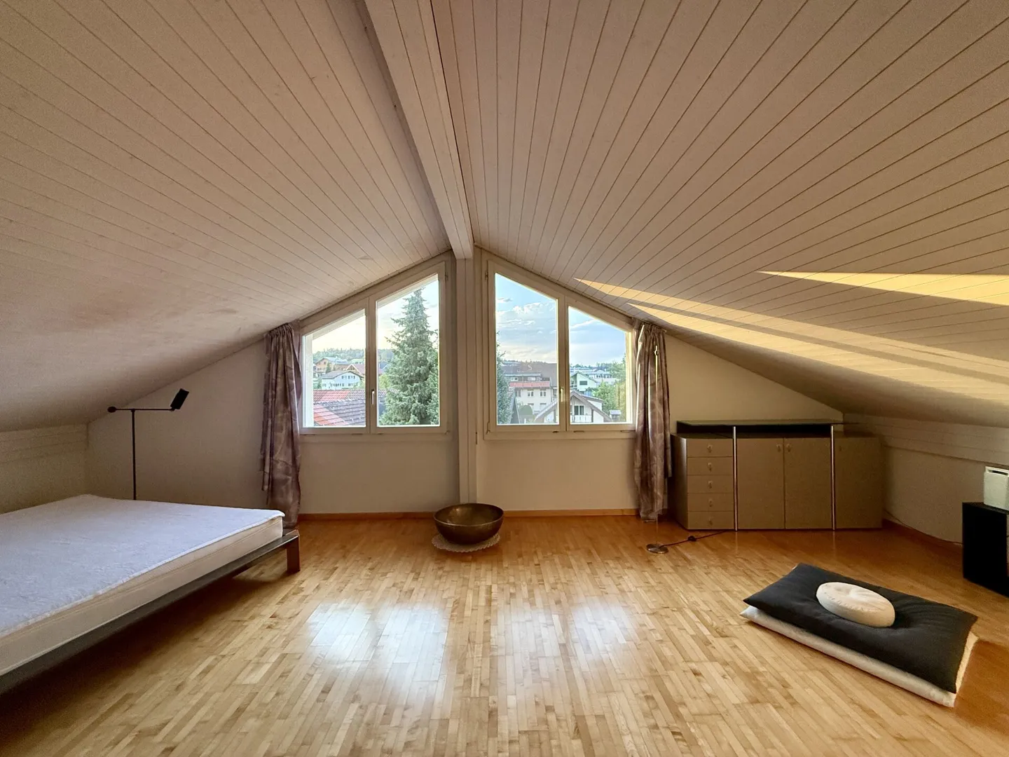 Spacious living with mountain view - 5.5-room maisonette in Römerswil - Photo 13 of 16