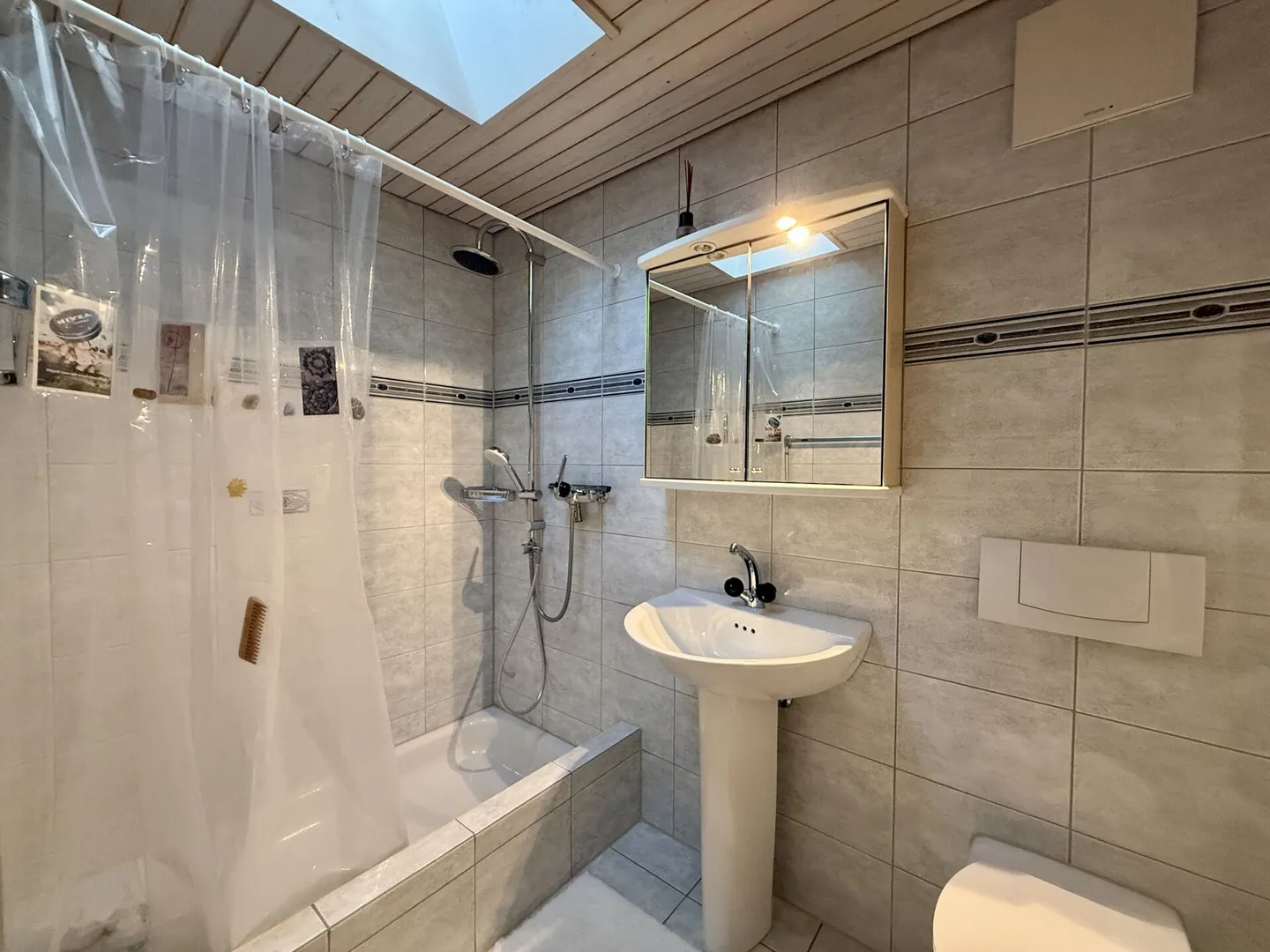 Spacious living with mountain view - 5.5-room maisonette in Römerswil - Photo 14 of 16