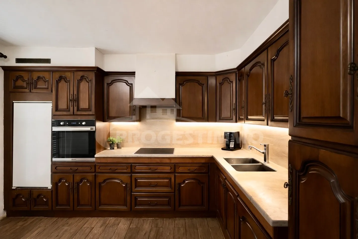 6.5-ROOM VILLA, GENEROUS VOLUMES AND HIGH EXTENSION POTENTIAL - Photo 4 of 13