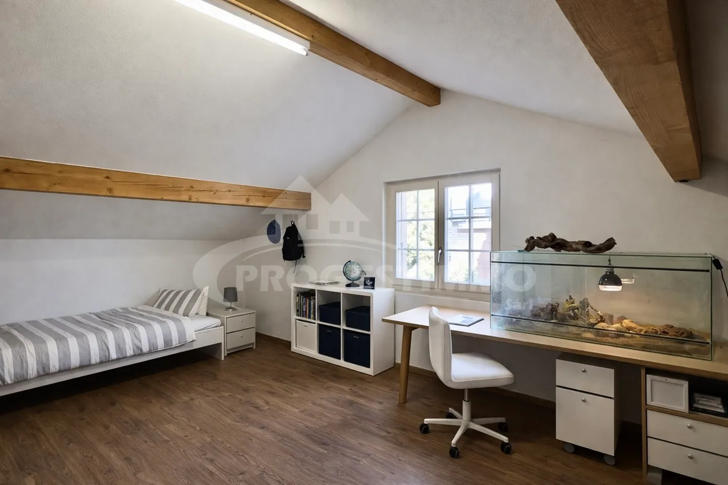 6.5-ROOM VILLA, GENEROUS VOLUMES AND HIGH EXTENSION POTENTIAL - Photo 6 of 13