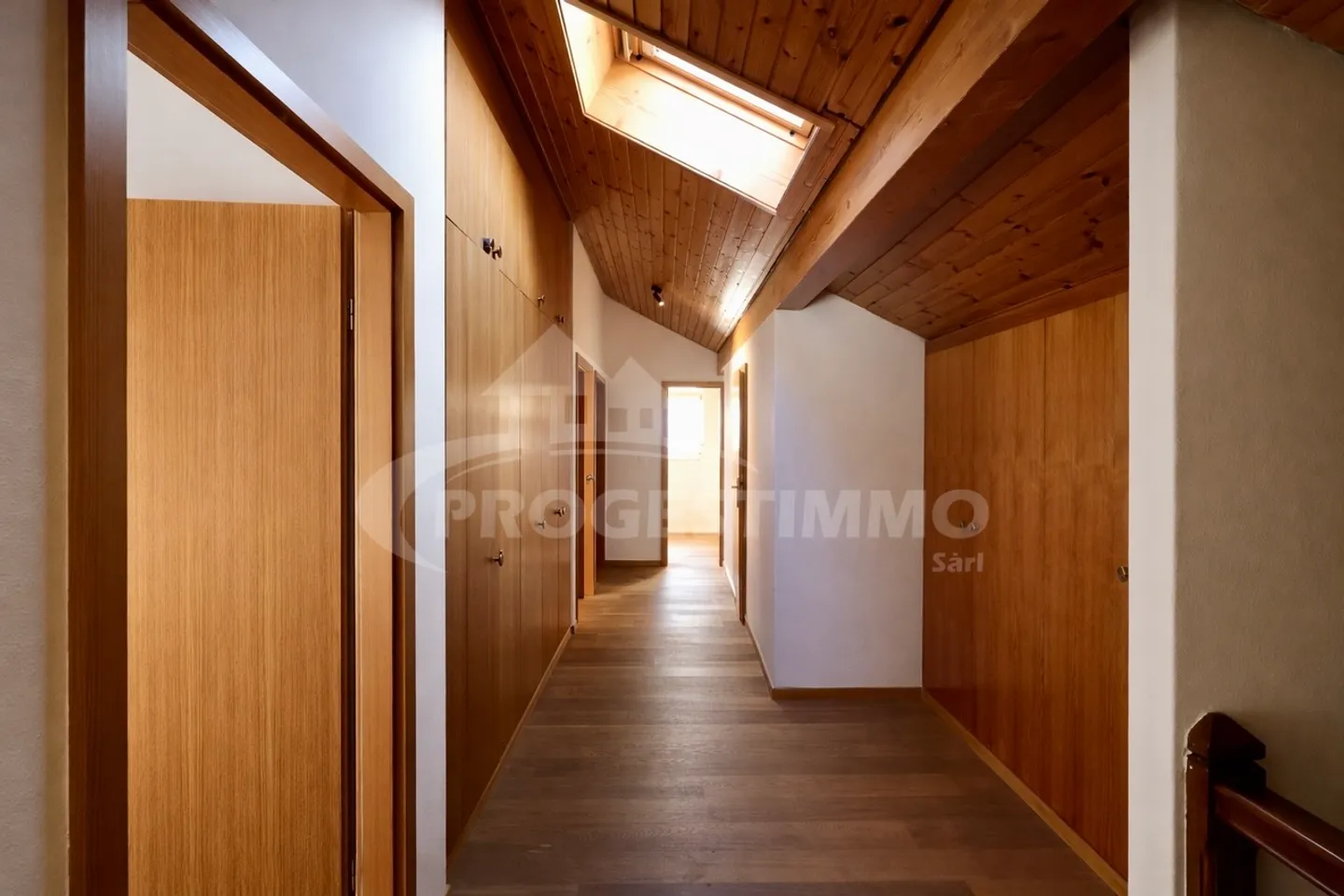 6.5-ROOM VILLA, GENEROUS VOLUMES AND HIGH EXTENSION POTENTIAL - Photo 10 of 13