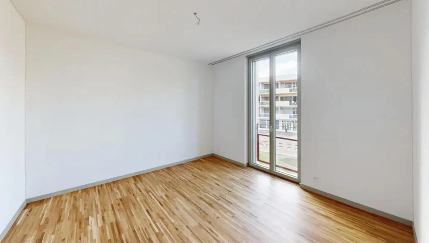 Modern 3.5-room apartment with balcony and beautiful view in Dübendorf - Photo 4 of 9
