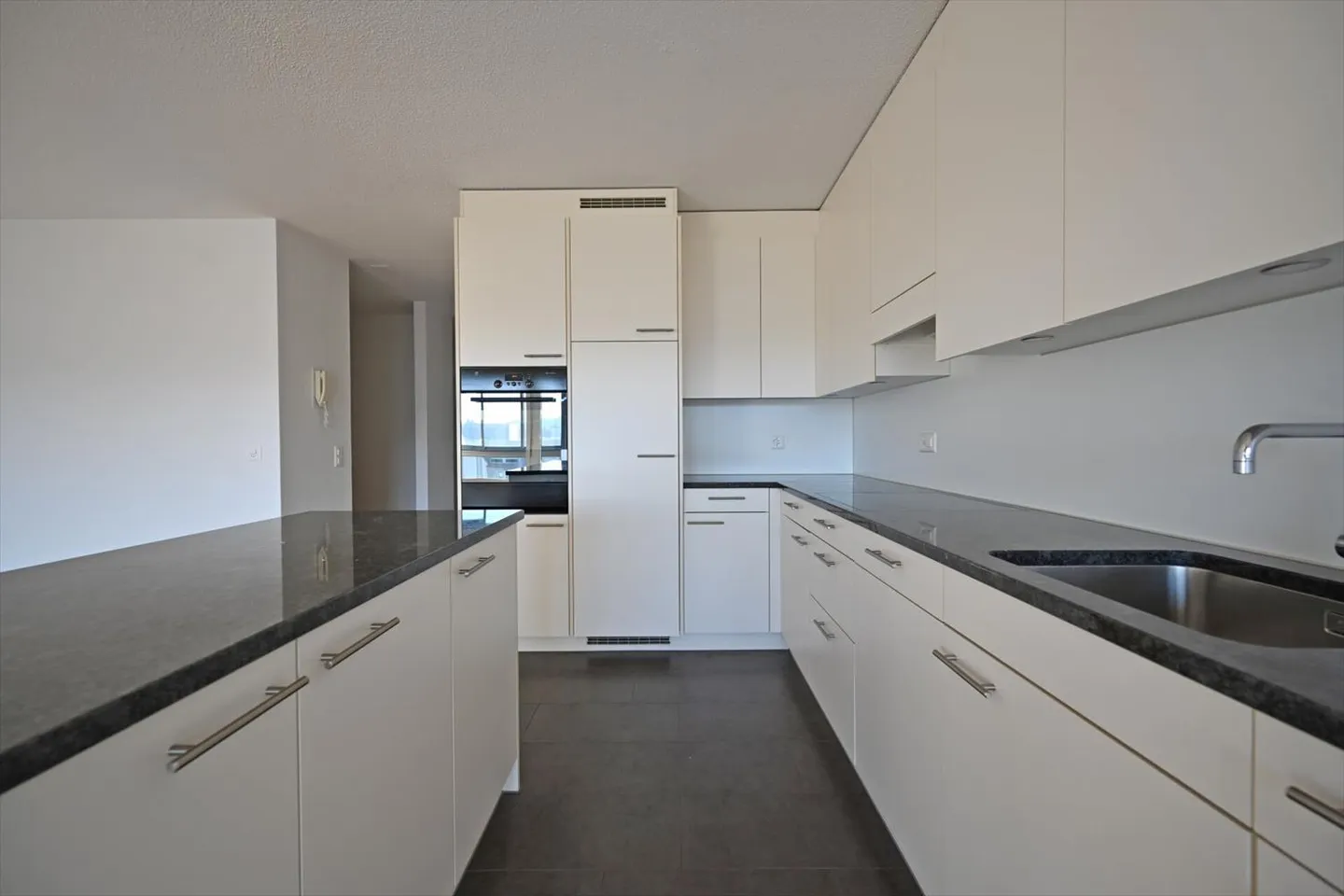 Attractive 3.5-room apartment with adjoining 1-room apartment - Photo 2 of 9