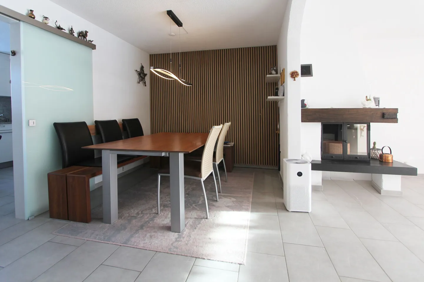 LIVING WITH QUALITY OF LIFE - spacious family home with pool, winter garden and plenty of space - Photo 3 of 14