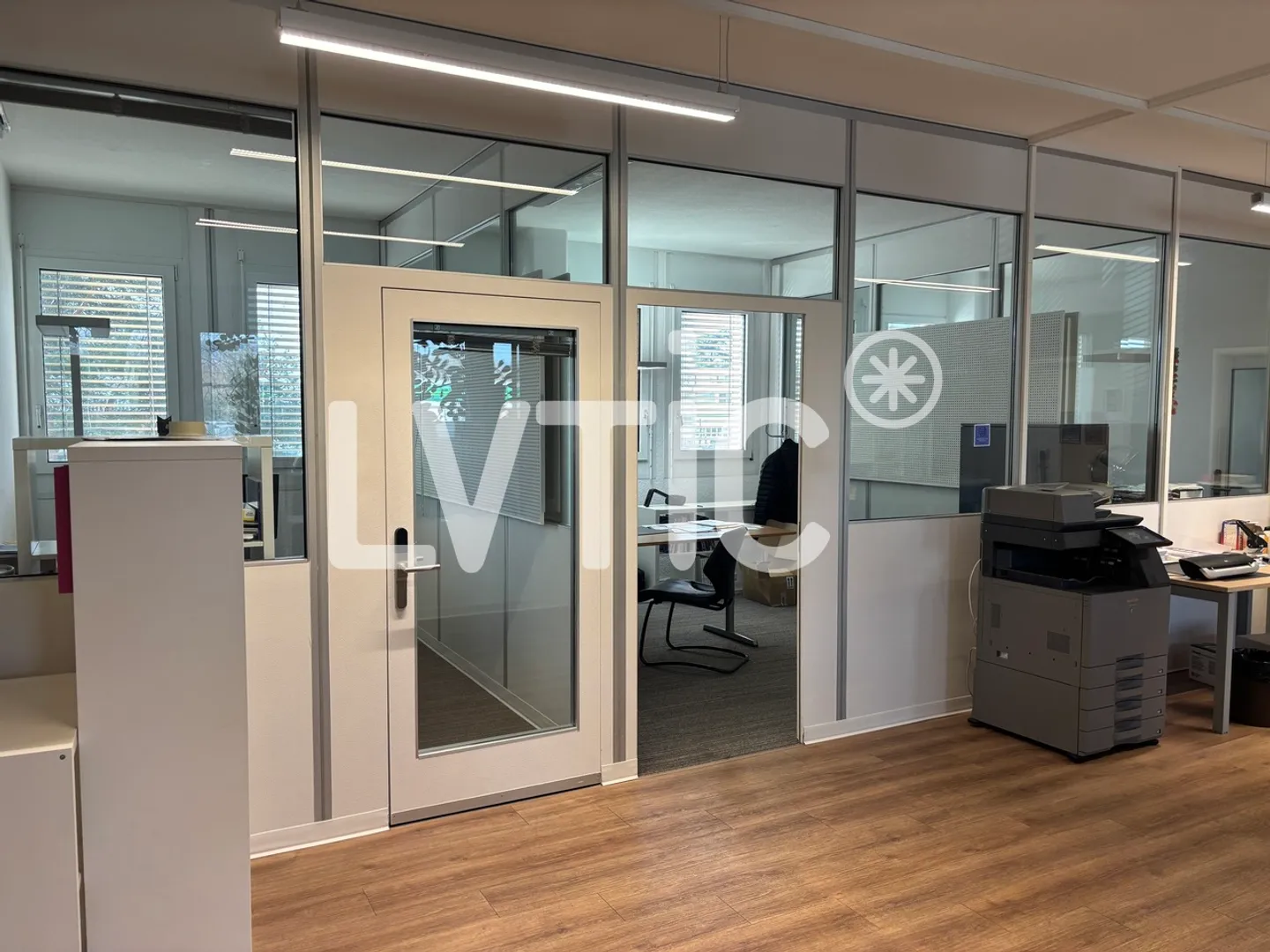 Bureau spacieux à Bussigny - Photo 2 sur 6