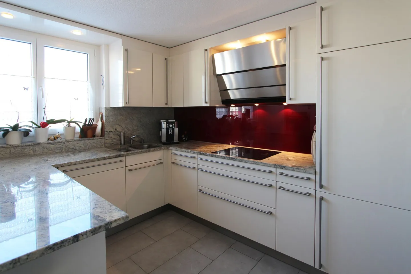 LIVING WITH QUALITY OF LIFE - spacious family home with pool, winter garden and plenty of space - Photo 9 of 14