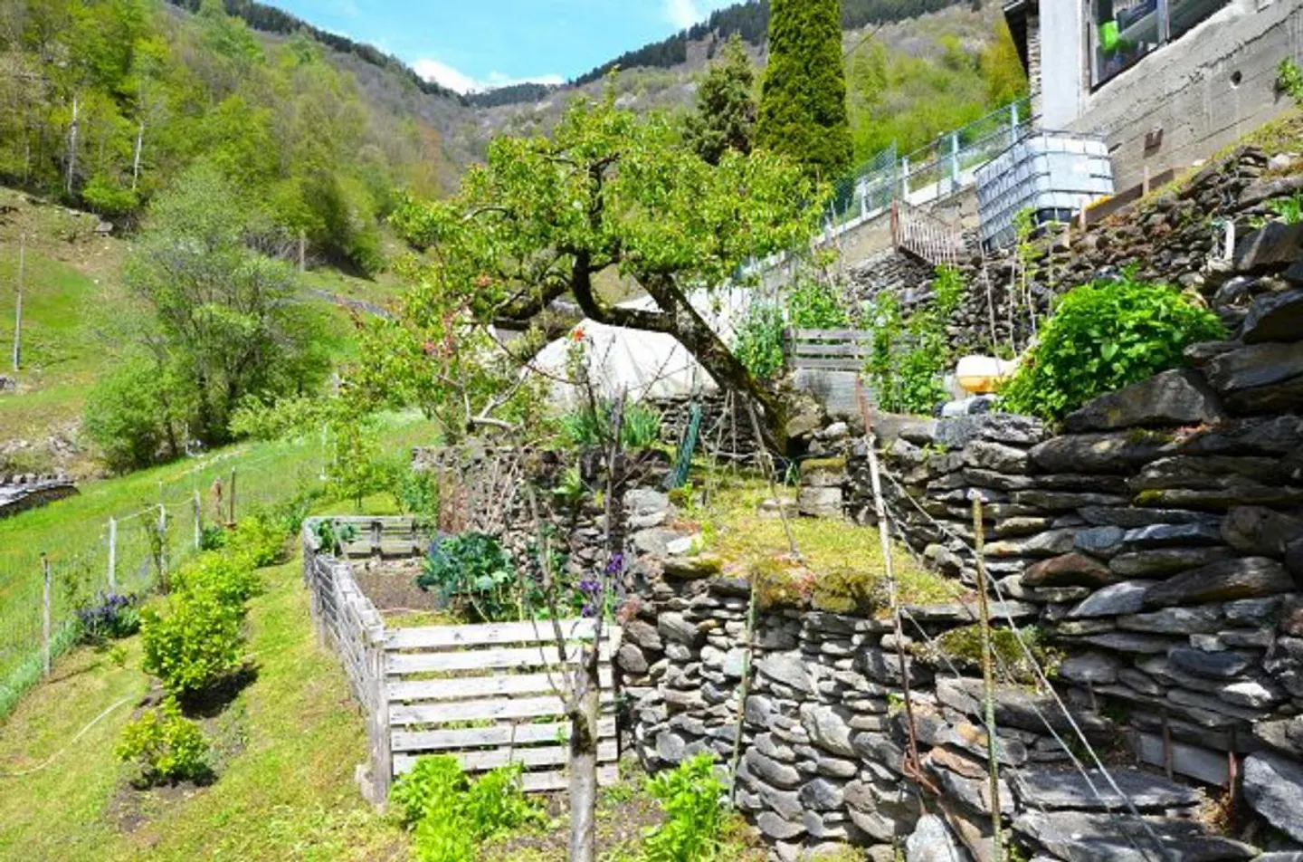 6 1/2 Zimmer-Einfamilienhaus mit grossem Umschwung an sehr ruhiger,... - Foto 46 von 66