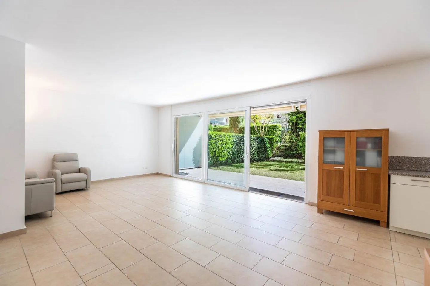 Geräumige 3,5-Zimmer-Wohnung im Erdgeschoss in ruhiger Wohnlage - Foto 1 von 13