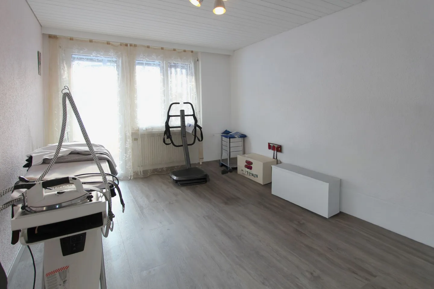 LIVING WITH QUALITY OF LIFE - spacious family home with pool, winter garden and plenty of space - Photo 13 of 14