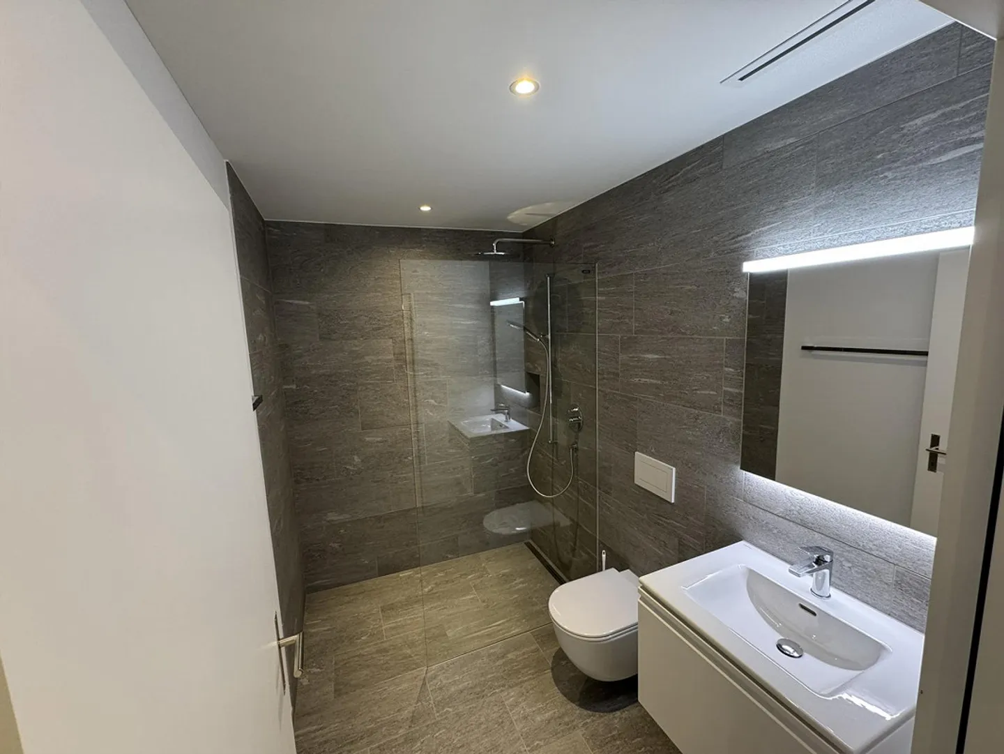 Nuova costruzione / appartamento attico di 5,5 stanze - Foto 2 di 21