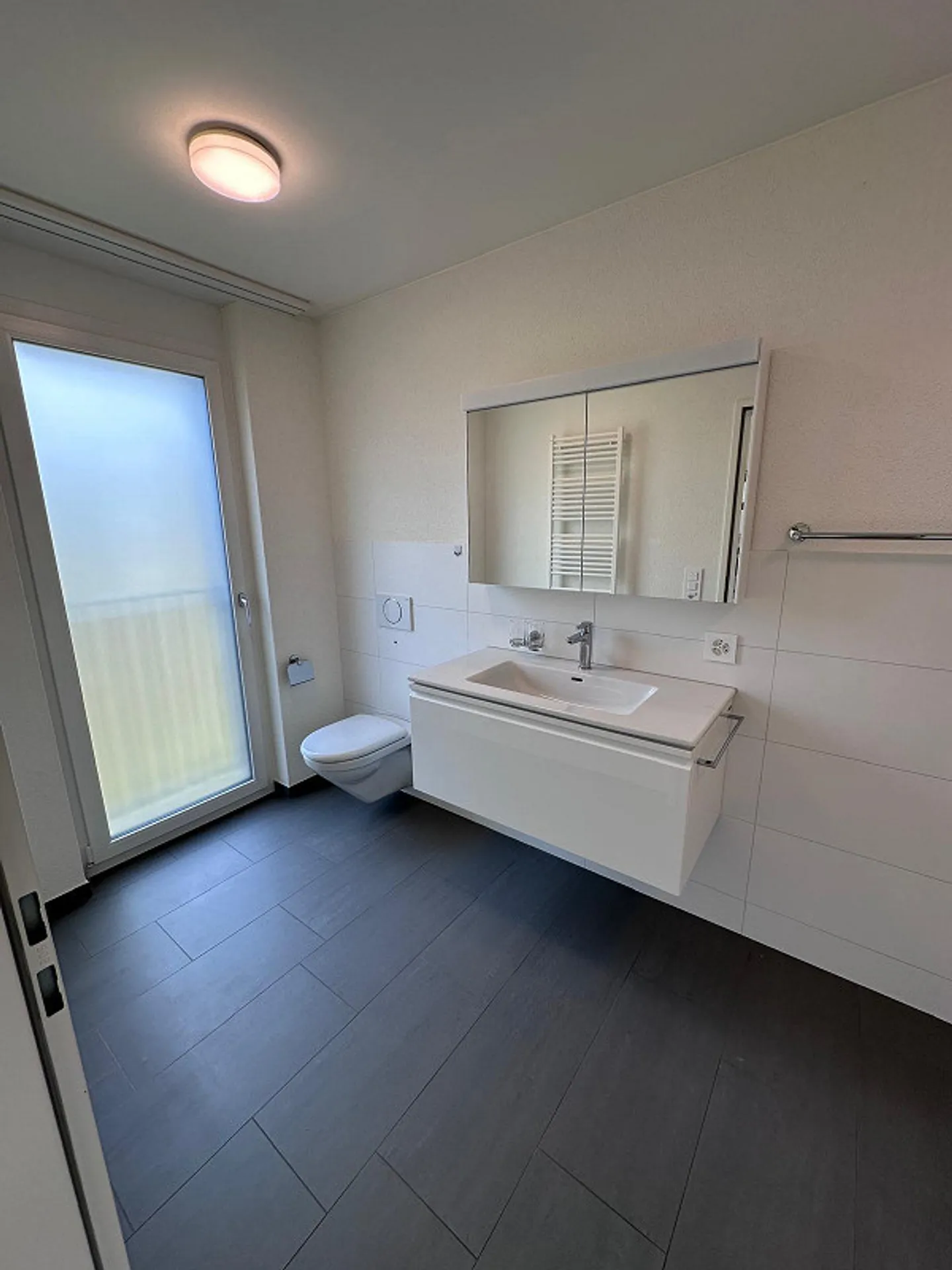 Stylische Attika-Wohnung mit Terrasse - Foto 3 von 17