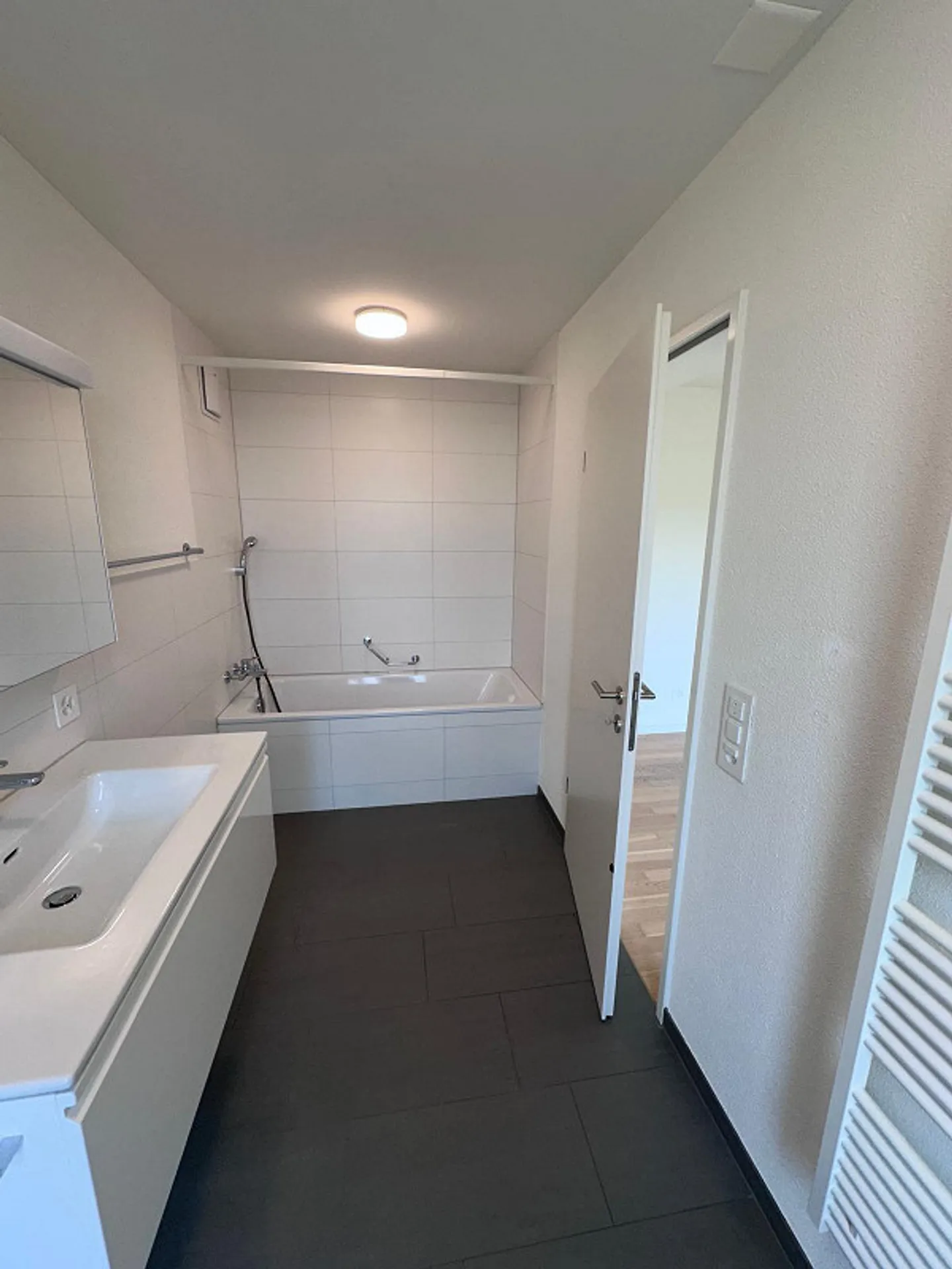 Stylische Attika-Wohnung mit Terrasse - Foto 4 von 17