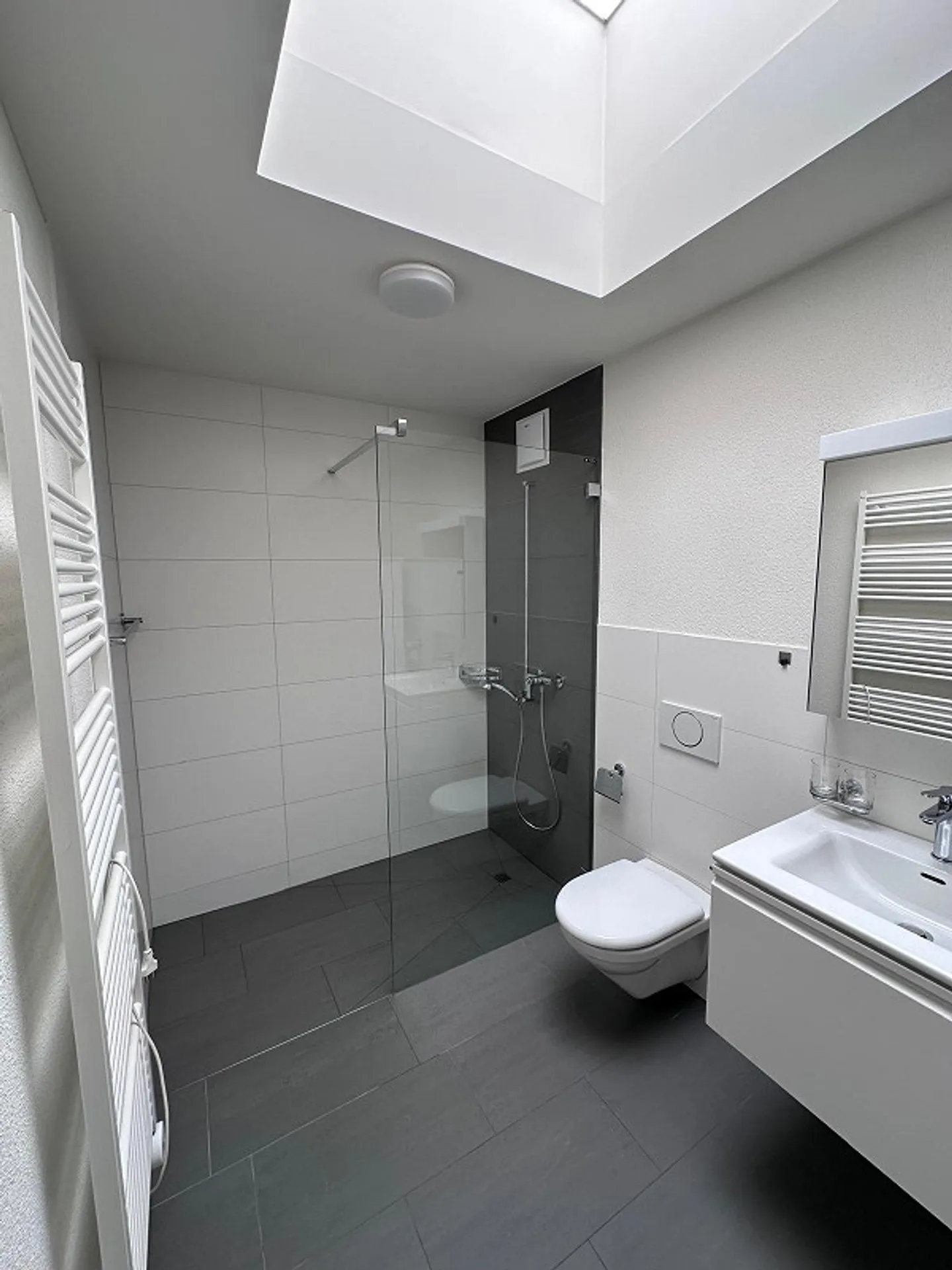 Stylische Attika-Wohnung mit Terrasse - Foto 6 von 17