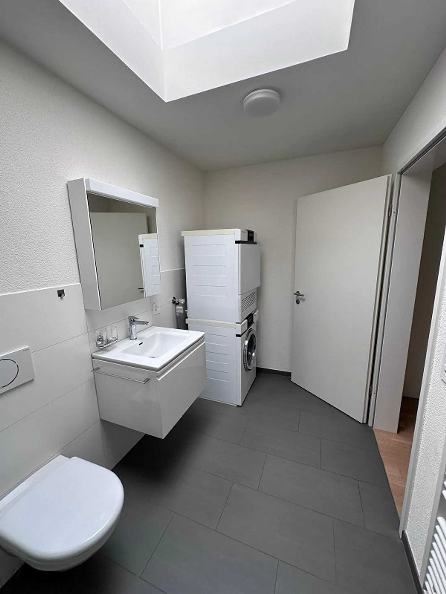 Stylische Attika-Wohnung mit Terrasse - Foto 7 von 17