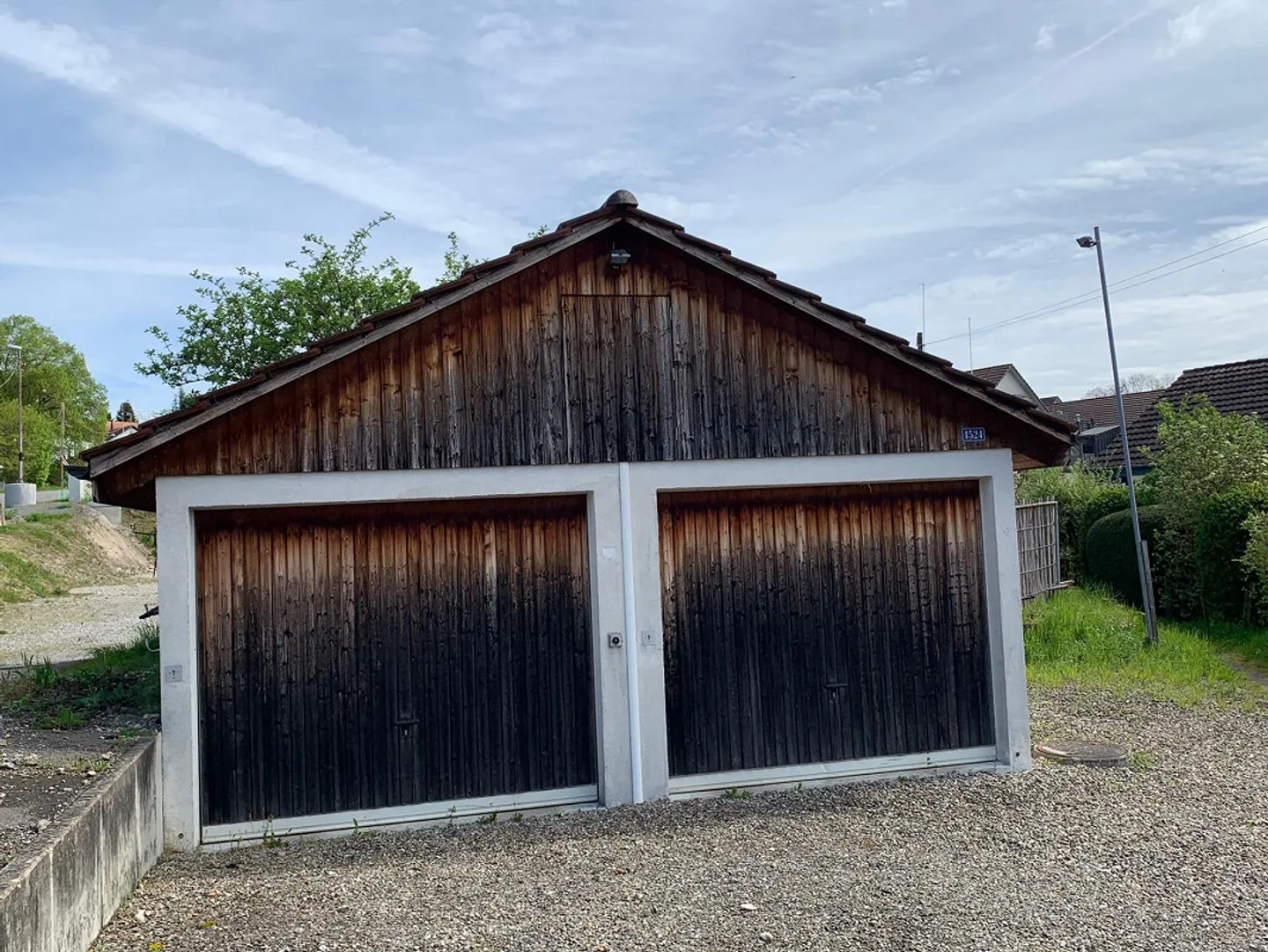 ganze freistehende Doppelgarage / separat Wohnmobilabstellplatz - Foto 2 von 4