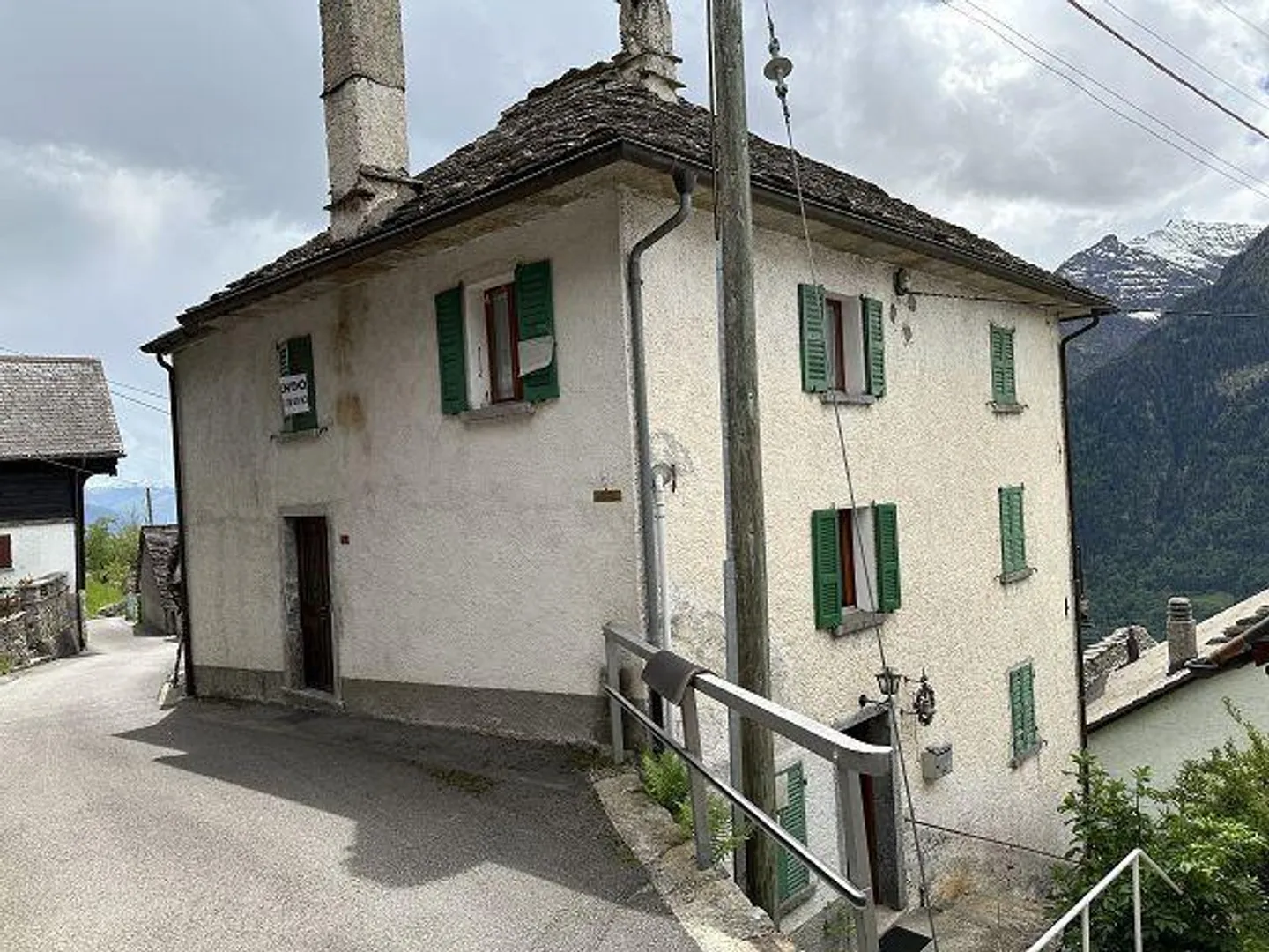 Maison de 3 familles dans un emplacement très calme et ensoleillé avec vue - Photo 2 sur 34
