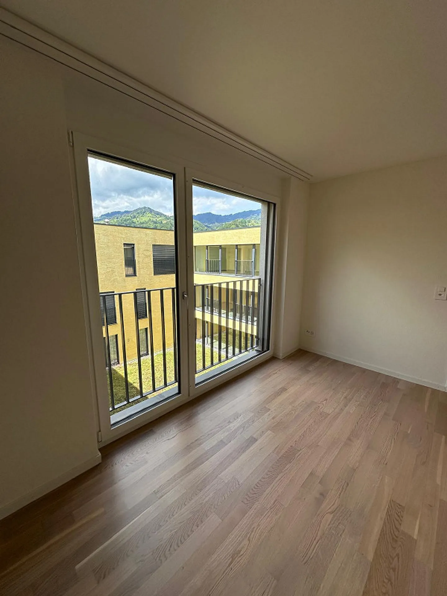Stylische Attika-Wohnung mit Terrasse - Foto 2 von 17