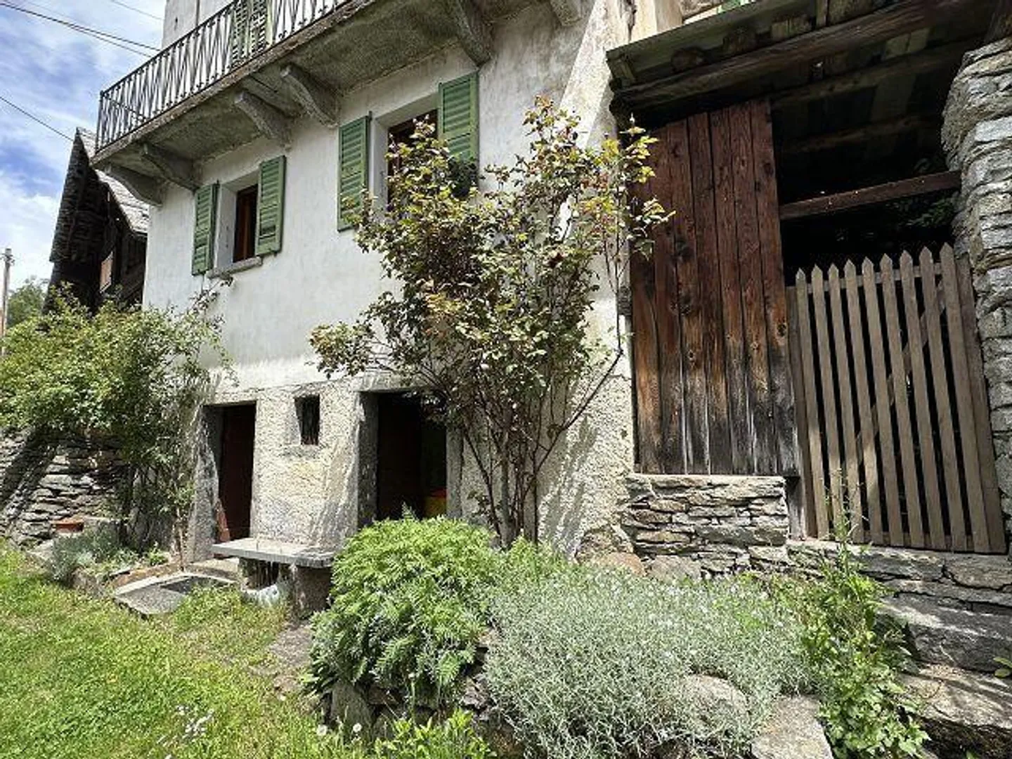 Maison de 3 familles dans un emplacement très calme et ensoleillé avec vue - Photo 22 sur 34