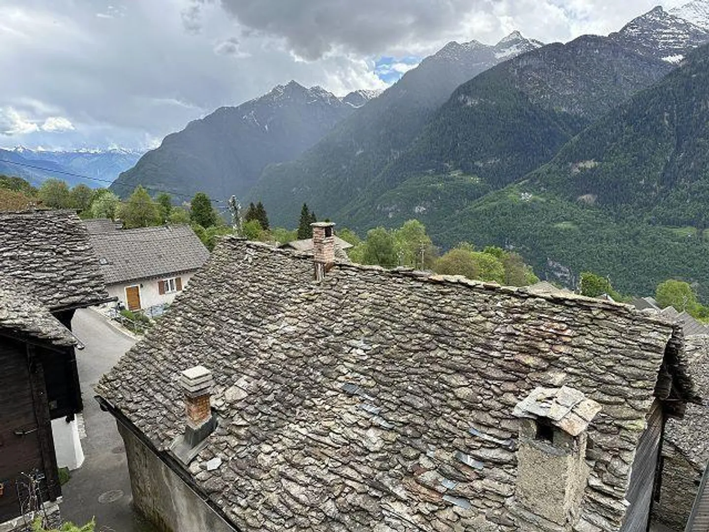 Maison de 3 familles dans un emplacement très calme et ensoleillé avec vue - Photo 31 sur 34
