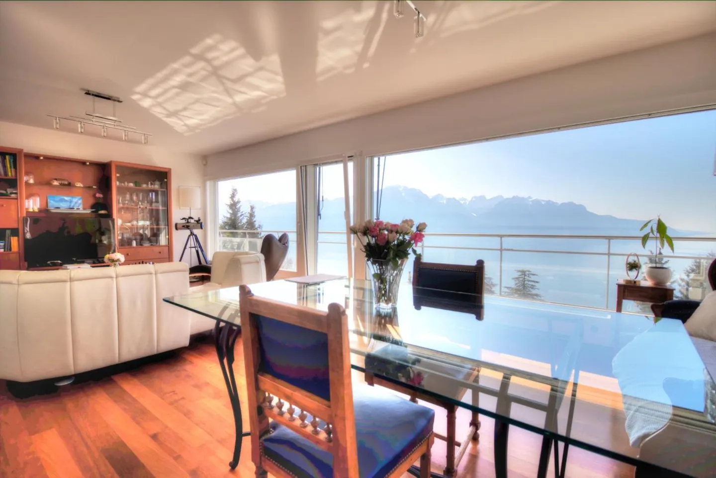 Stunning Villa with Lake View - Photo 2 of 3