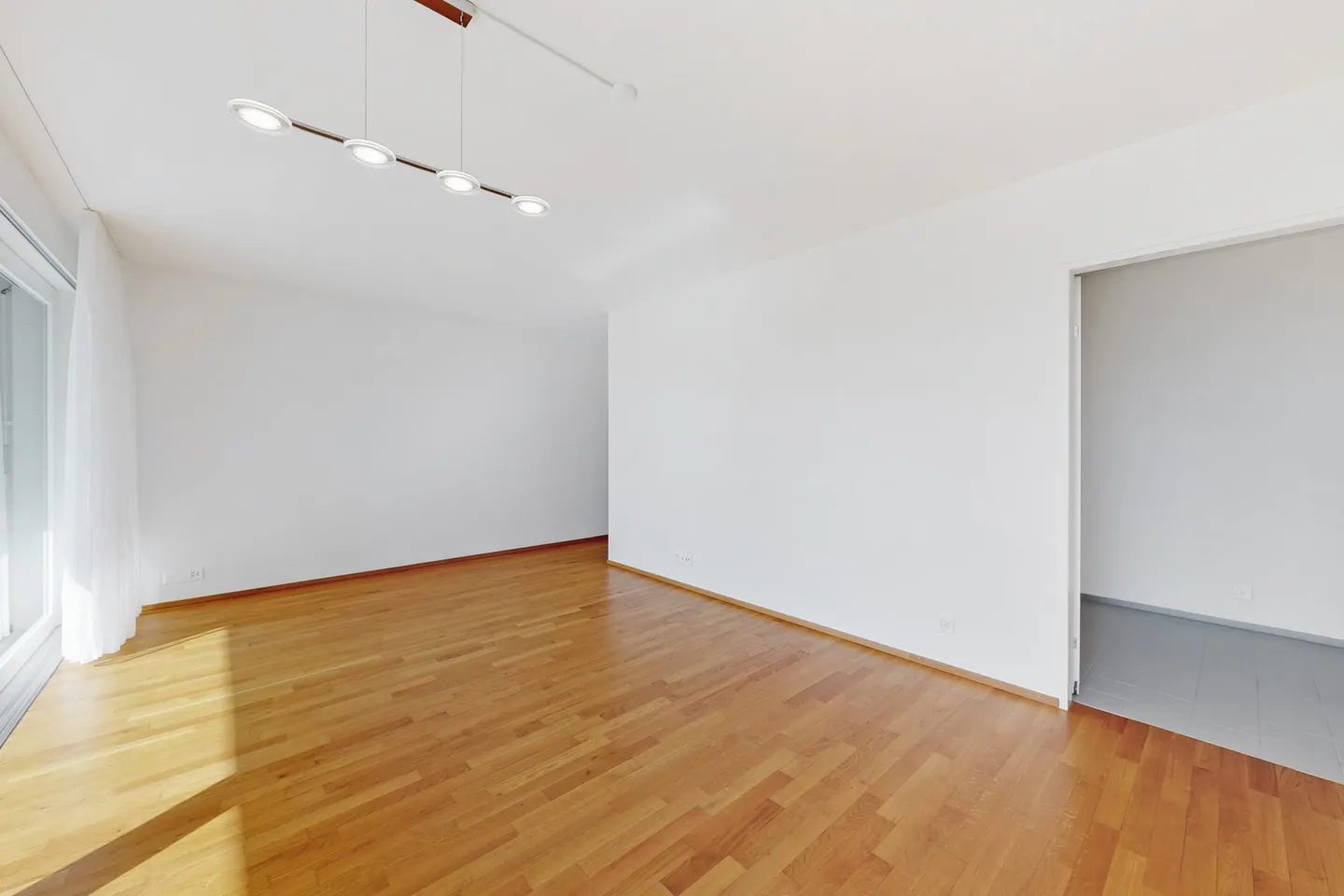 Apartment for rent - Photo 4 of 9