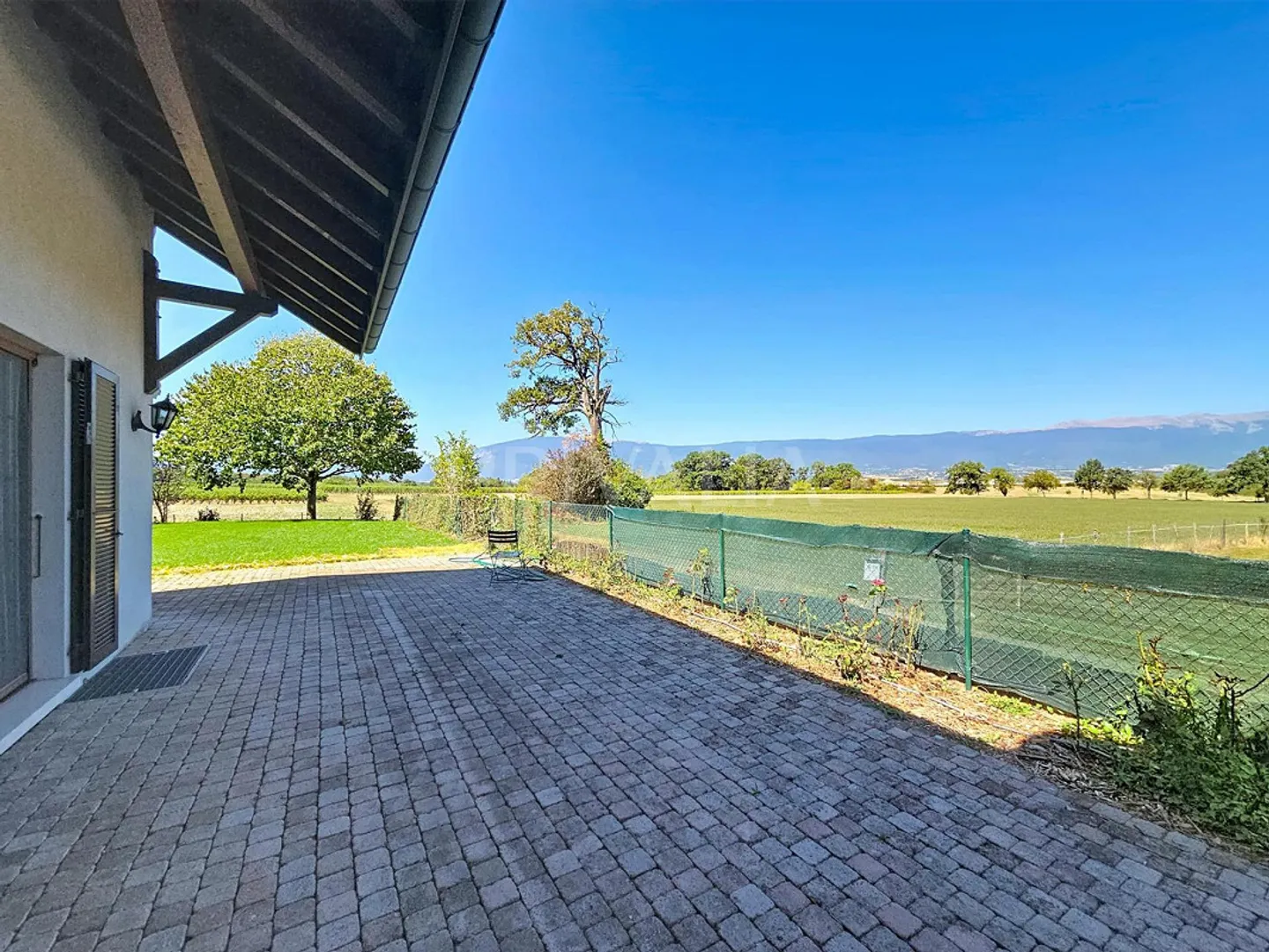 Charming semi-detached villa with exceptional view of the countryside - Photo 8 of 10