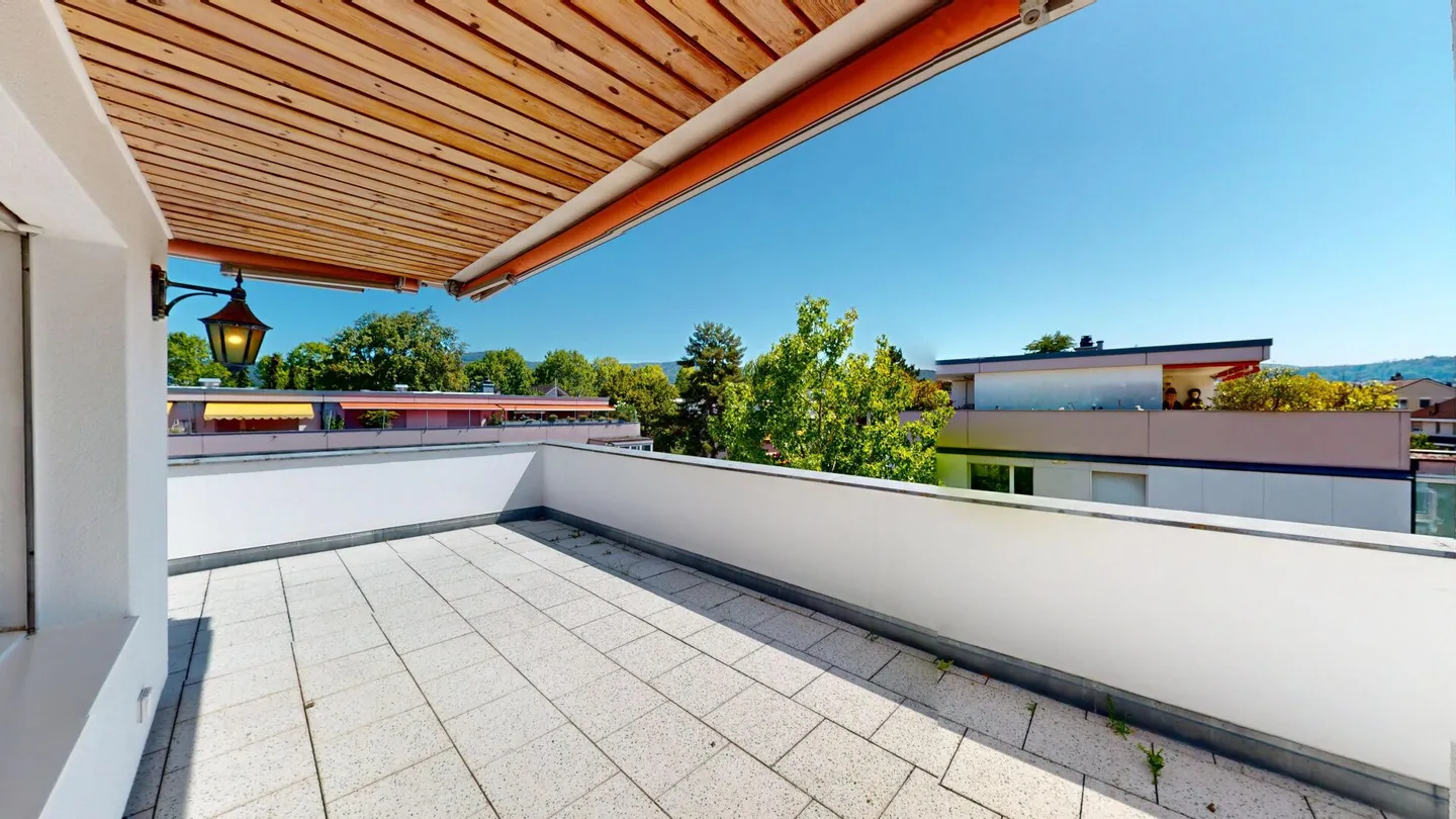 Modernized penthouse apartment with stunning 360° terrace - Photo 8 of 8