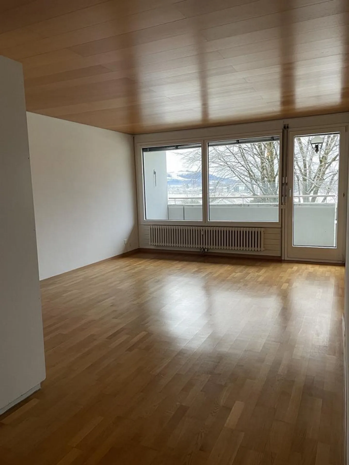 Modernes Apartment mit Balkon - Foto 3 von 9