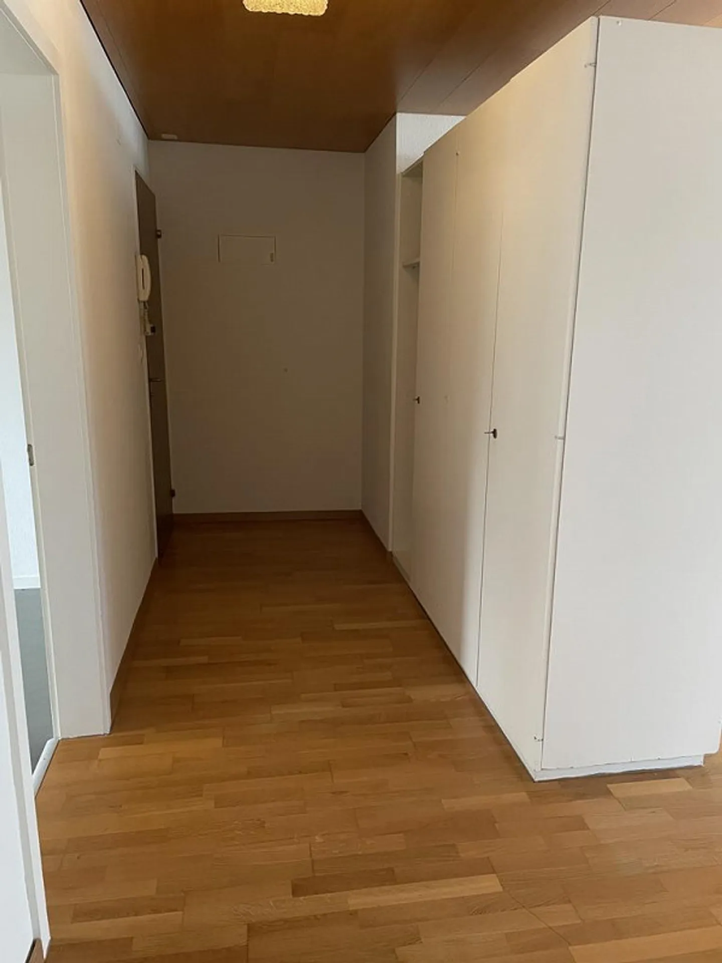 Modernes Apartment mit Balkon - Foto 8 von 9