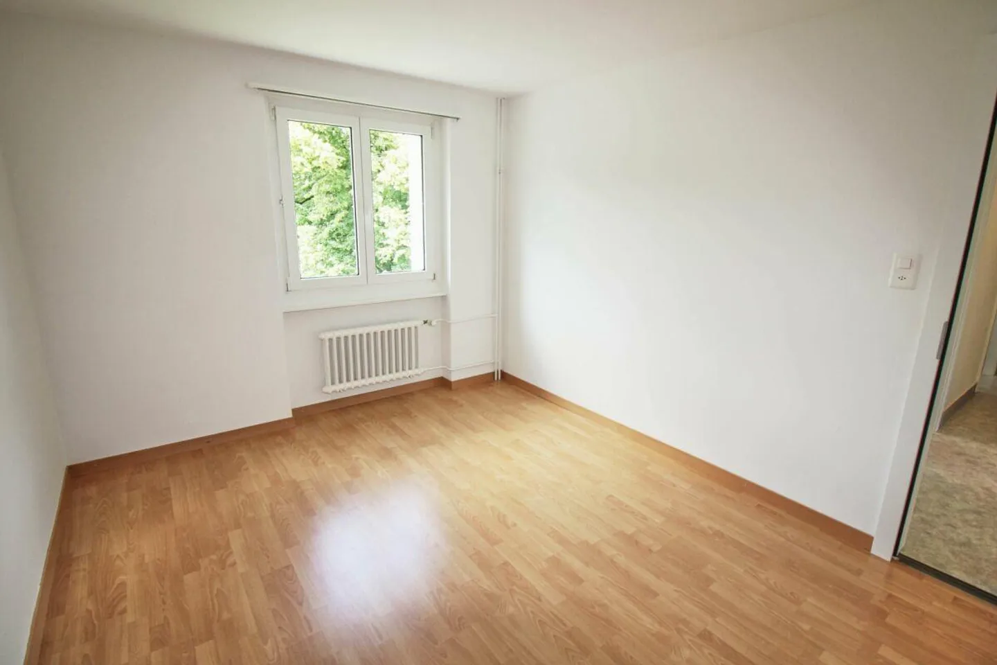 Appartamento soleggiato con 3 stanze e balcone vicino a Thur - Foto 5 di 6