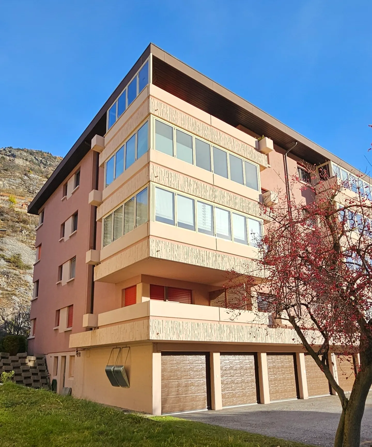 Appartamento di 3,5 stanze situato in una zona tranquilla a Steg VS - pronto per essere occupato - Foto 1 di 9