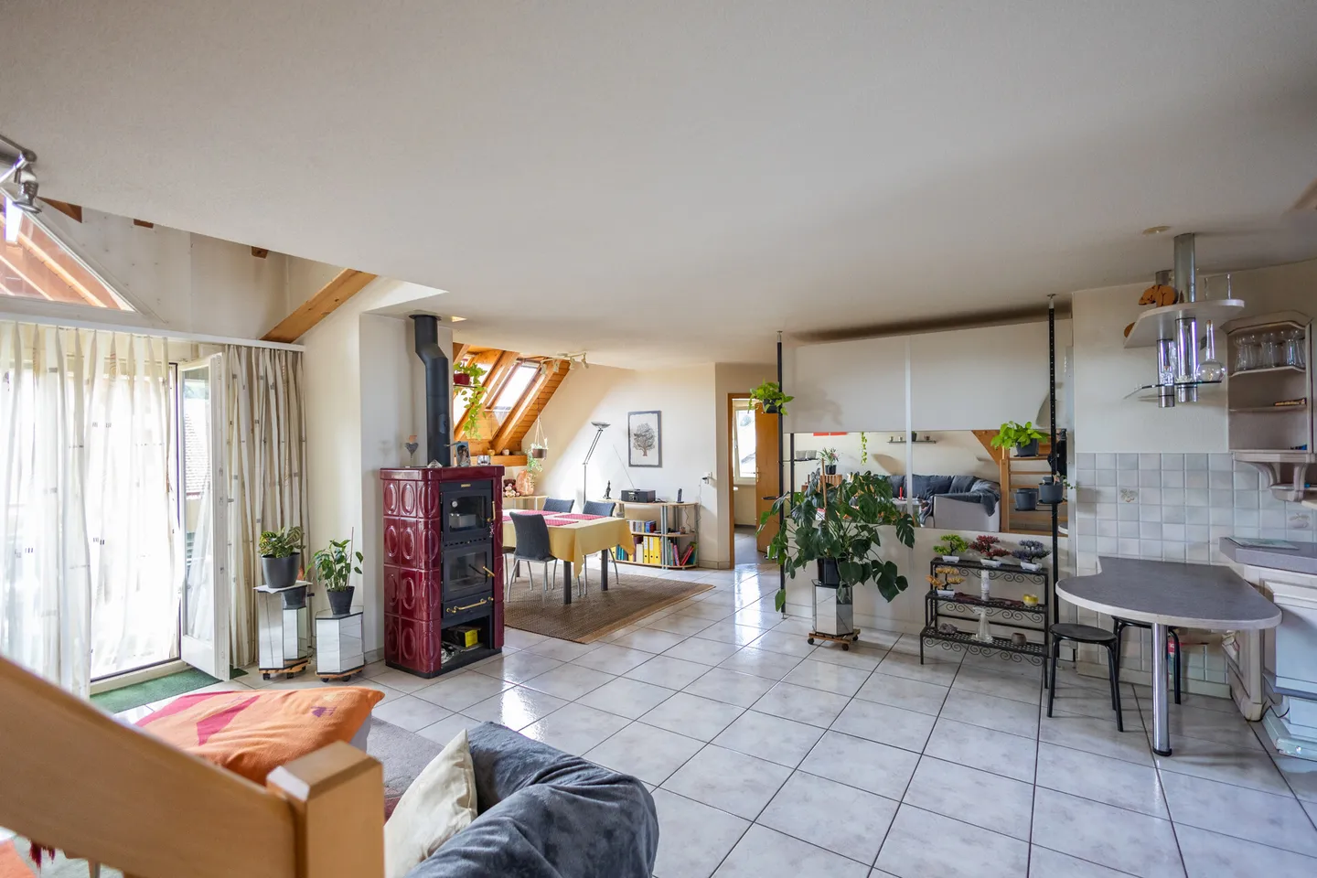 Cozy Maisonette Apartment with Stunning Views - Photo 3 of 27