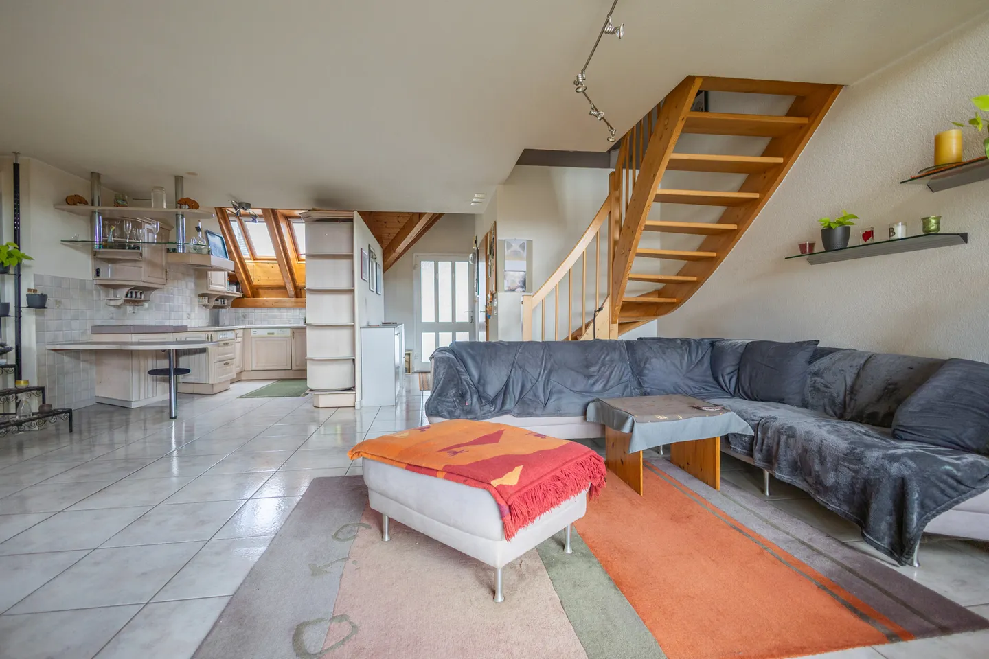 Cozy Maisonette Apartment with Stunning Views - Photo 4 of 27