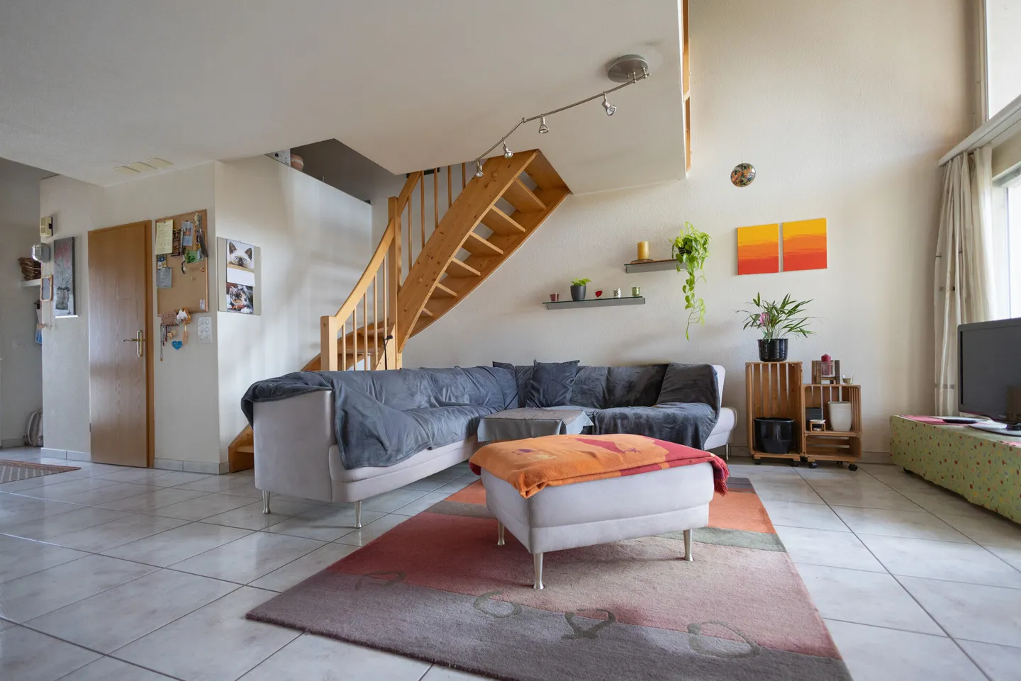 Cozy Maisonette Apartment with Stunning Views - Photo 5 of 27