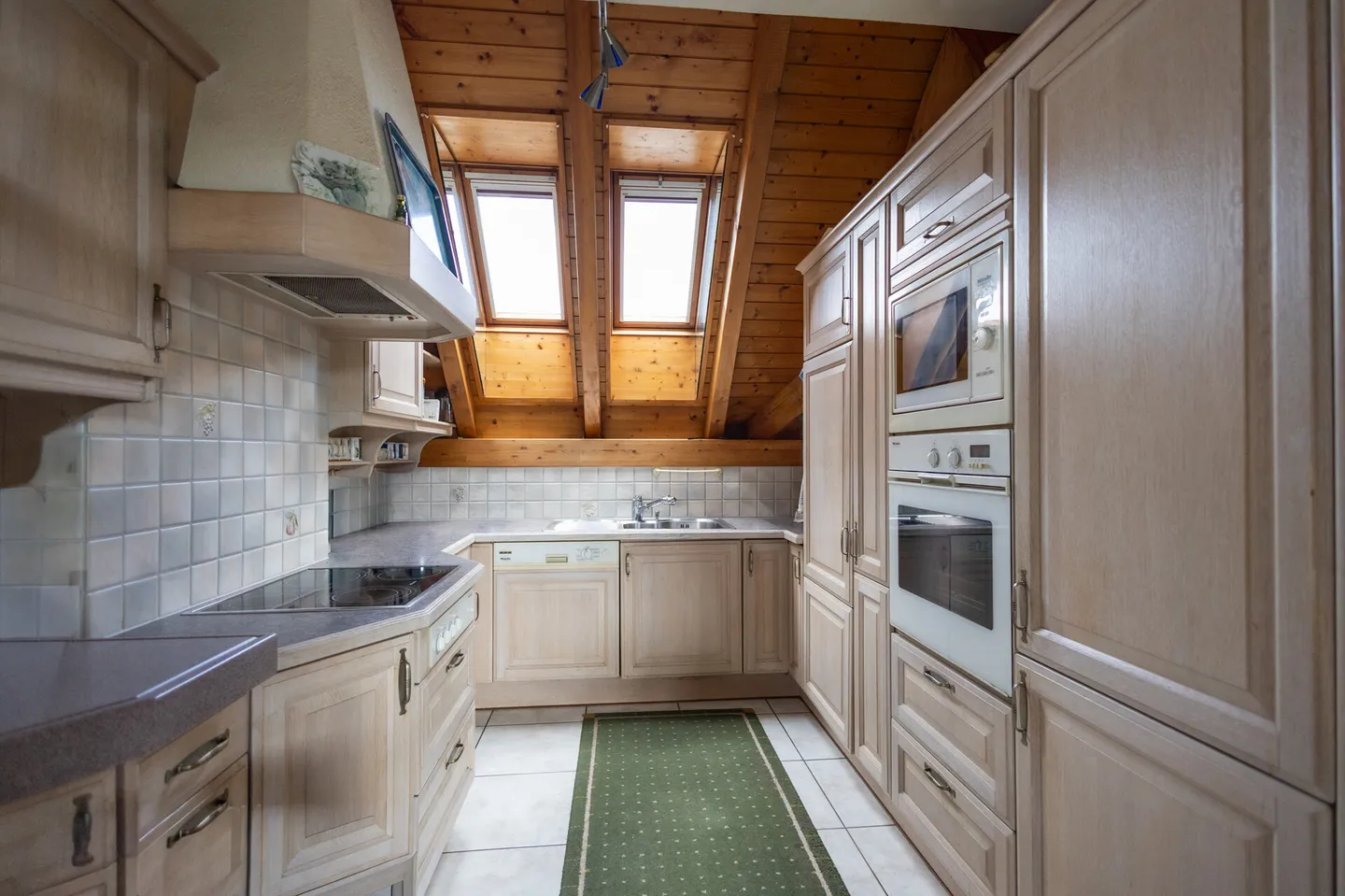 Cozy Maisonette Apartment with Stunning Views - Photo 7 of 27