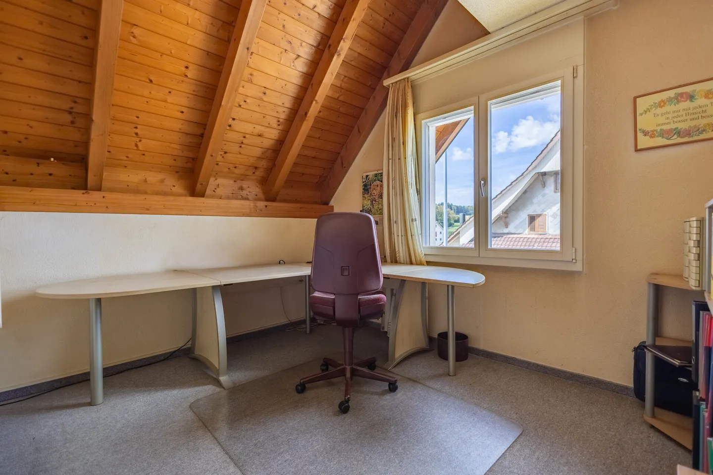 Cozy Maisonette Apartment with Stunning Views - Photo 11 of 27
