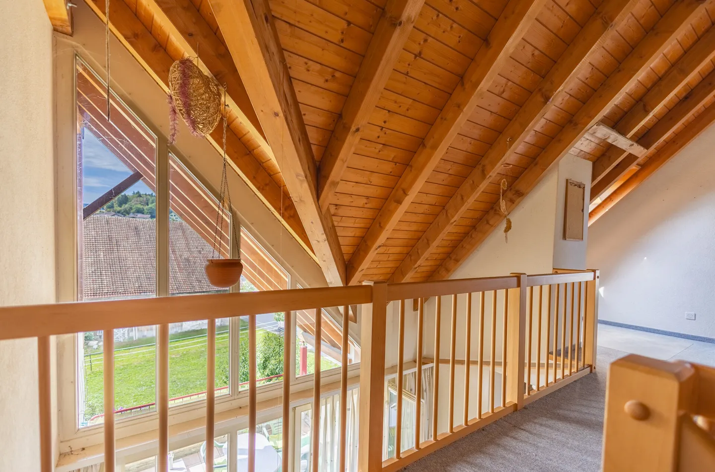 Cozy Maisonette Apartment with Stunning Views - Photo 17 of 27