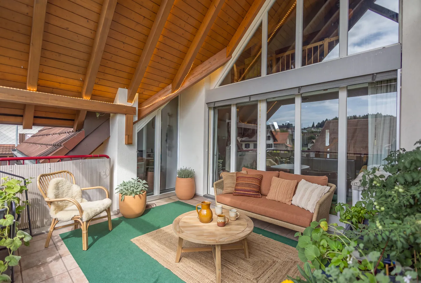 Cozy Maisonette Apartment with Stunning Views - Photo 20 of 27