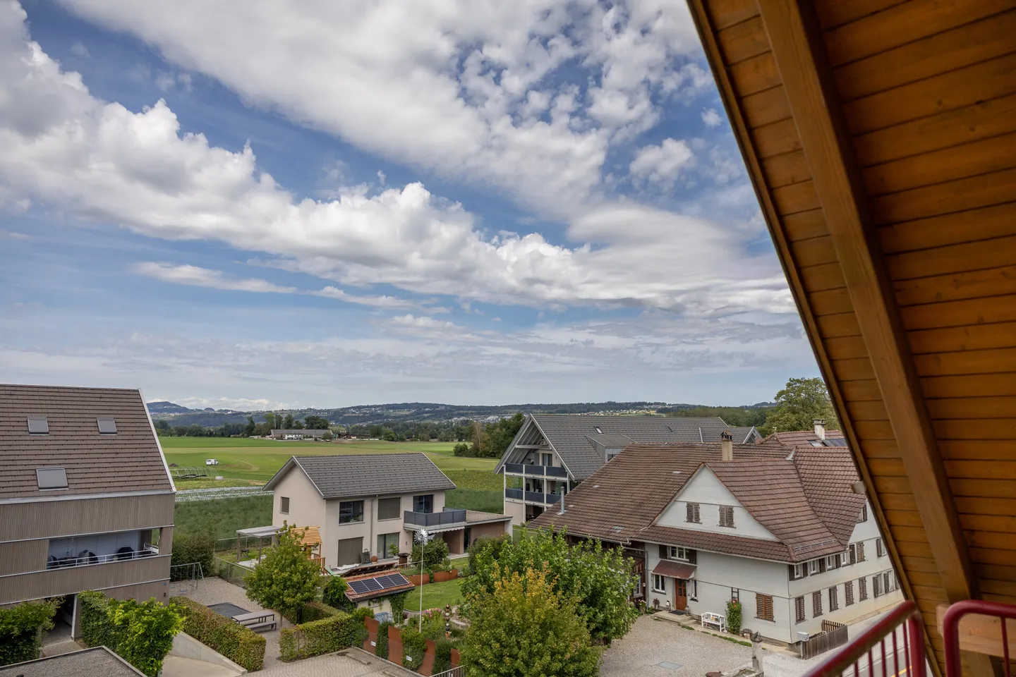Cozy Maisonette Apartment with Stunning Views - Photo 21 of 27