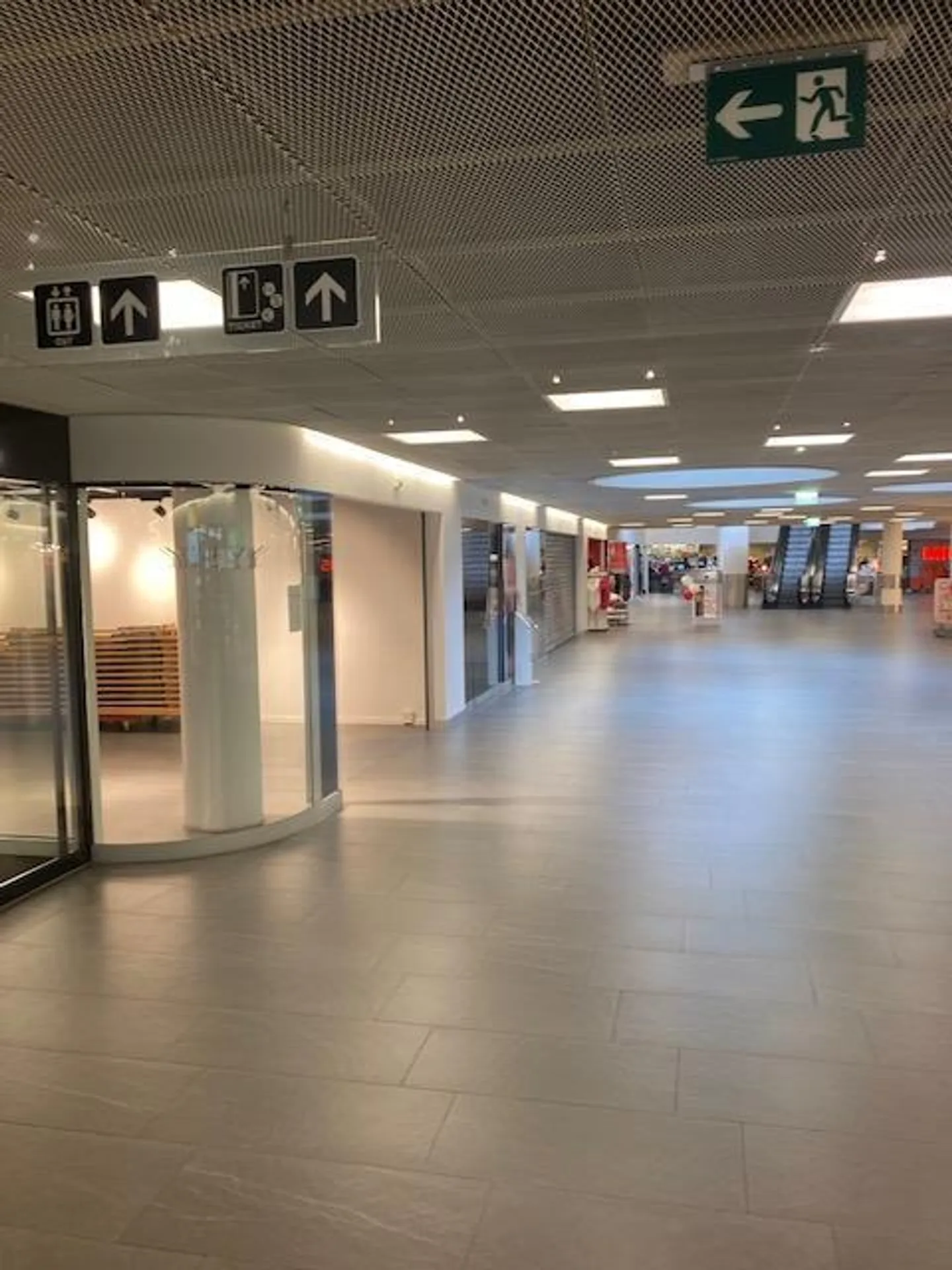 Negozio aperto di 160 m2 accanto a Migros - Foto 3 di 3