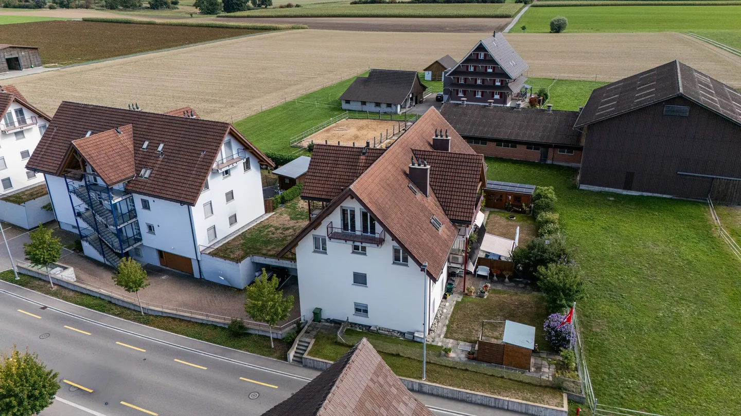 Cozy Maisonette Apartment with Stunning Views - Photo 23 of 27