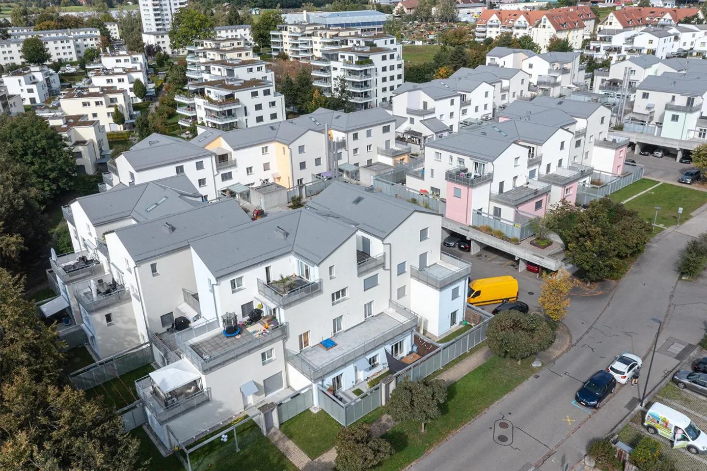 3.5 Room Apartment in Volketswil - Photo 1 of 8