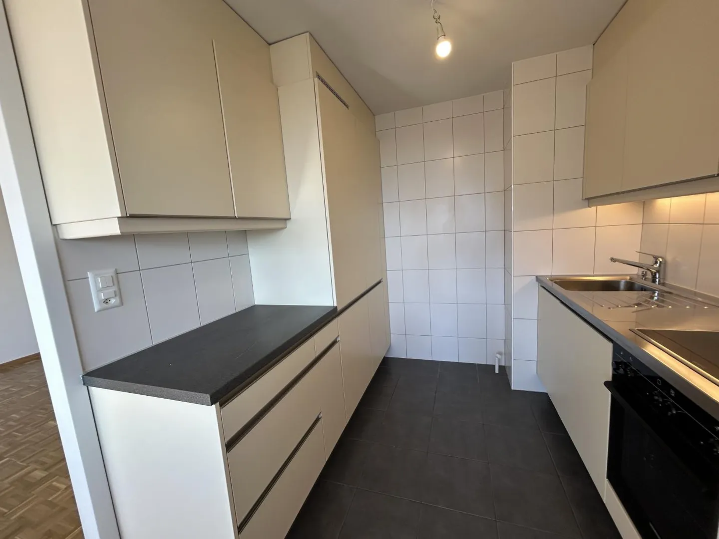 Appartamento ristrutturato di 3,5 locali con vista lago, 6° piano, ca. 60 m2 - Foto 1 di 7