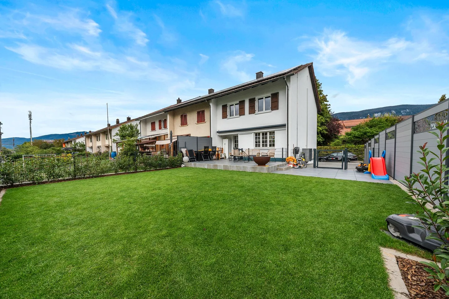 Maison d'angle de 5,5 pièces entièrement rénovée - Emménager et se sentir bien - Photo 1 sur 30