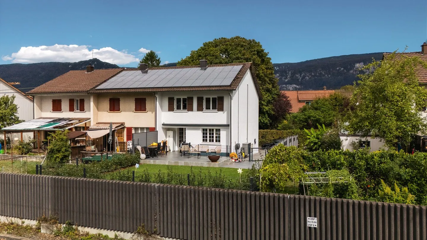 Maison d'angle de 5,5 pièces entièrement rénovée - Emménager et se sentir bien - Photo 3 sur 30