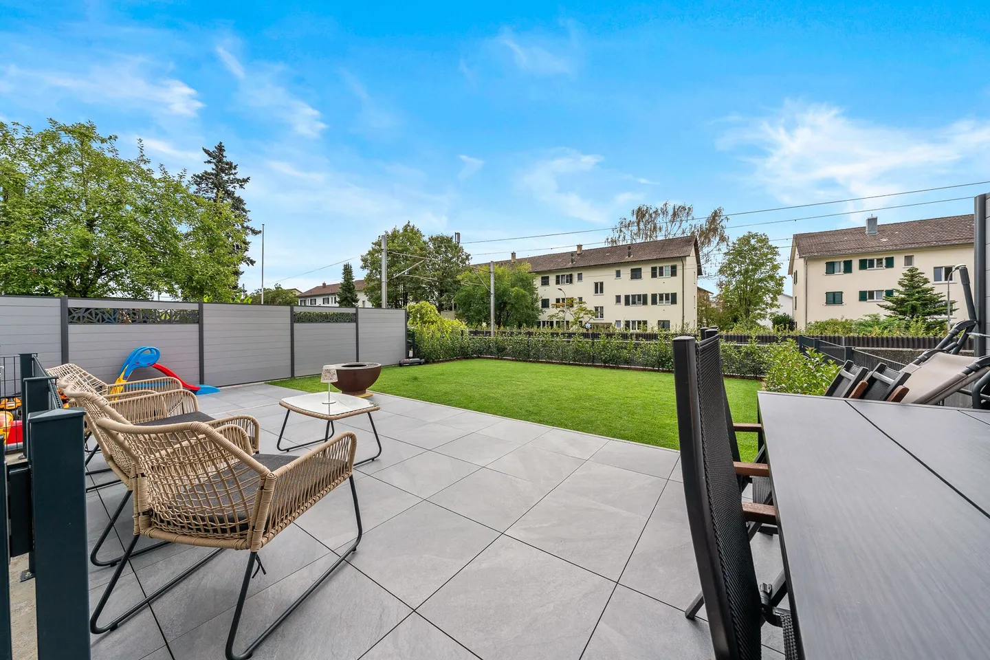 Maison d'angle de 5,5 pièces entièrement rénovée - Emménager et se sentir bien - Photo 7 sur 30