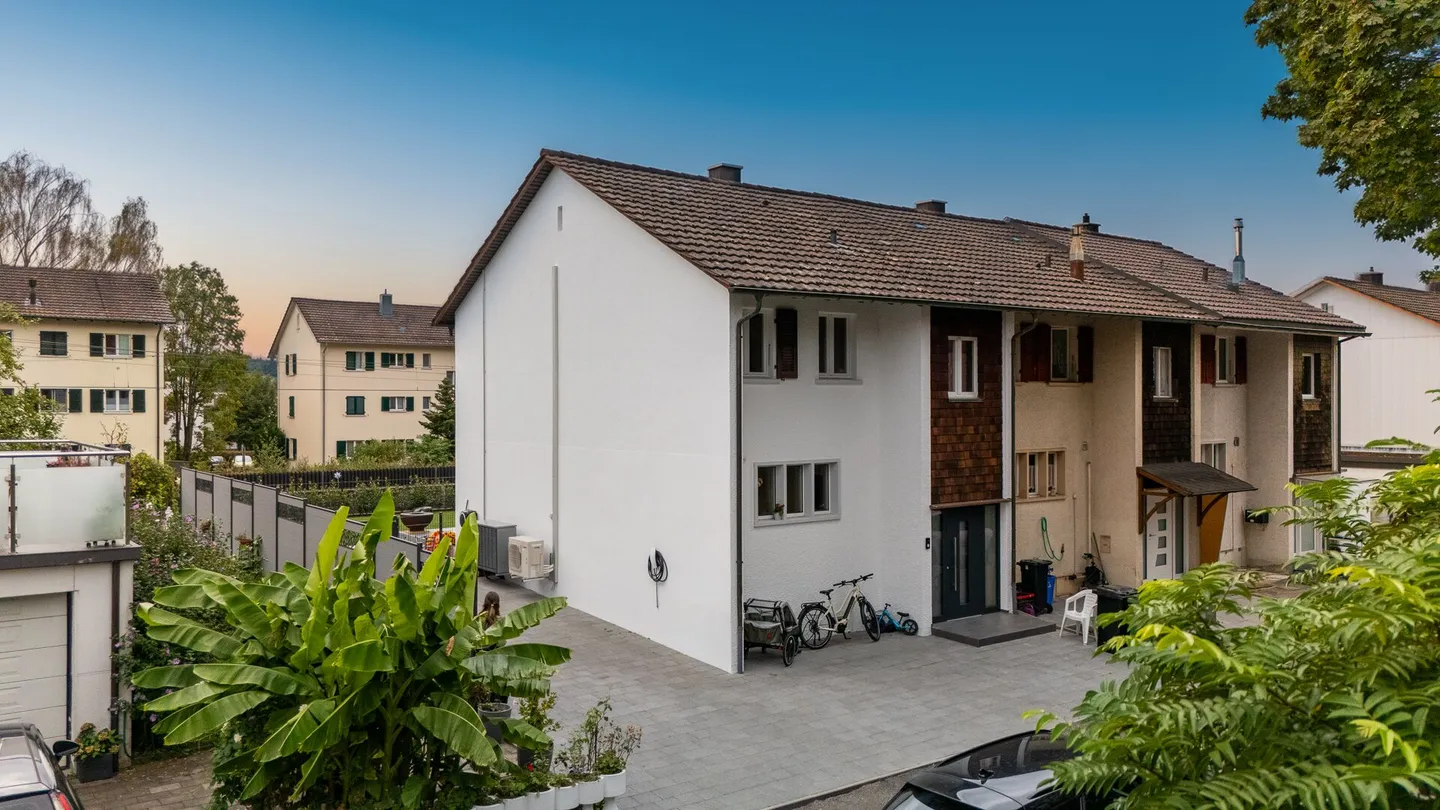 Maison d'angle de 5,5 pièces entièrement rénovée - Emménager et se sentir bien - Photo 5 sur 30