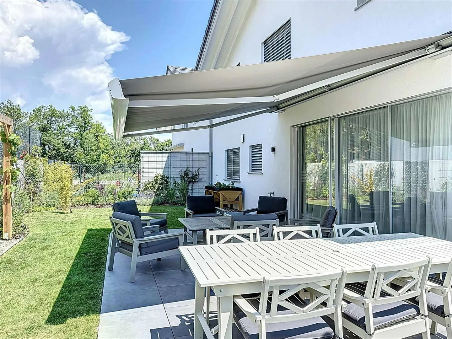 Magnificent villa in modern style with garden - Photo 11 of 13