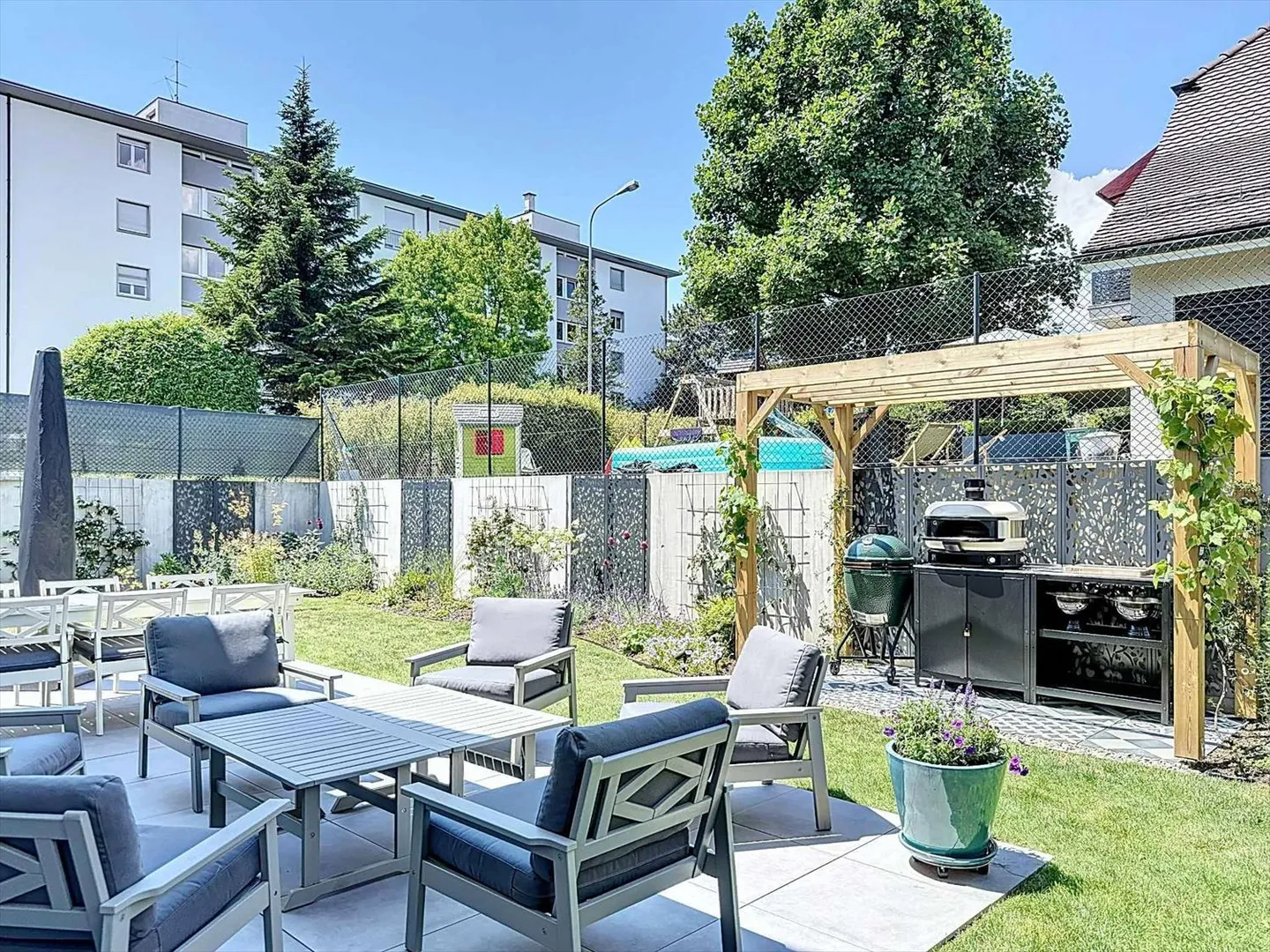 Magnificent villa in modern style with garden - Photo 12 of 13